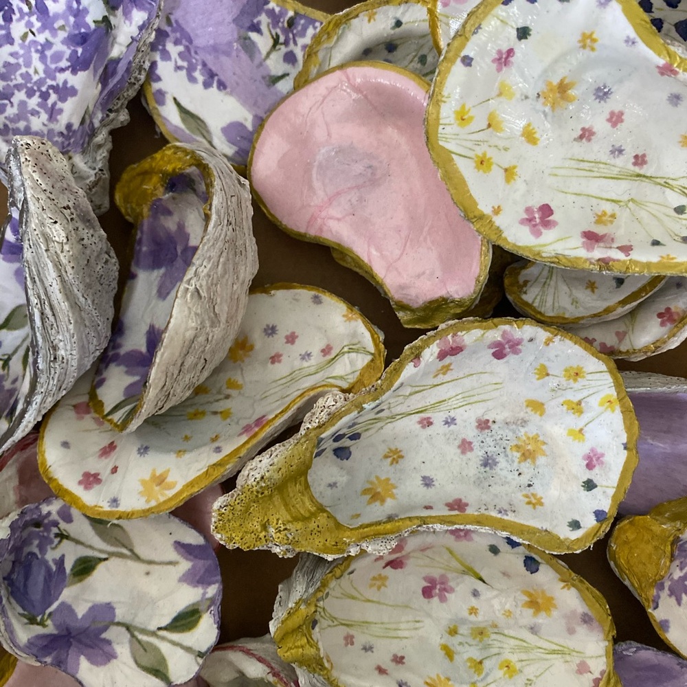 Oyster shell ring holders or decoration